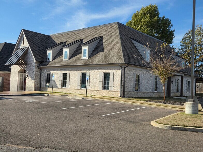 More Photos Of 6634 Summer Knoll Cv, Bartlett Office For Lease