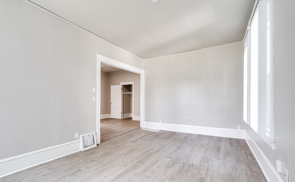 More Photos Of 924 W 5th St, Appleton Apartments For Sale