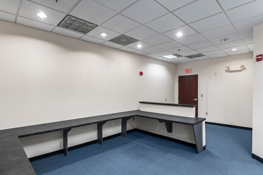 More Photos Of 19455 Deerfield Ave, Lansdowne Medical For Lease