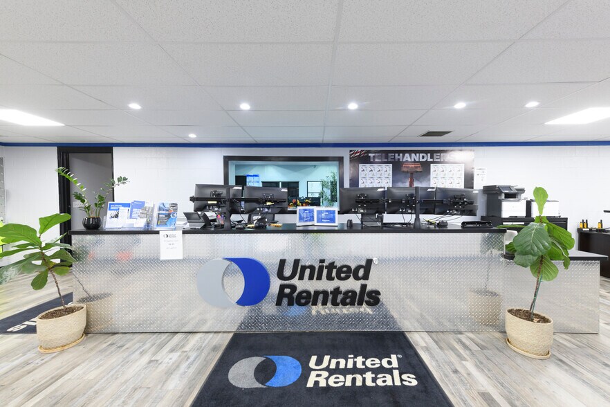 More Photos Of 10232-10234 Glenoaks Blvd, Pacoima Warehouse For Sale