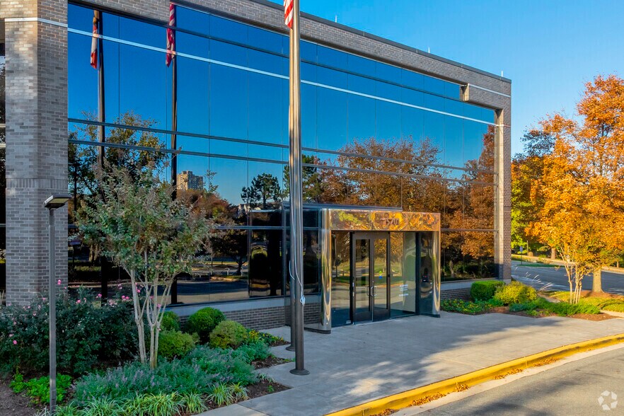 More Photos Of 15201 Diamondback Dr, Rockville Office For Lease