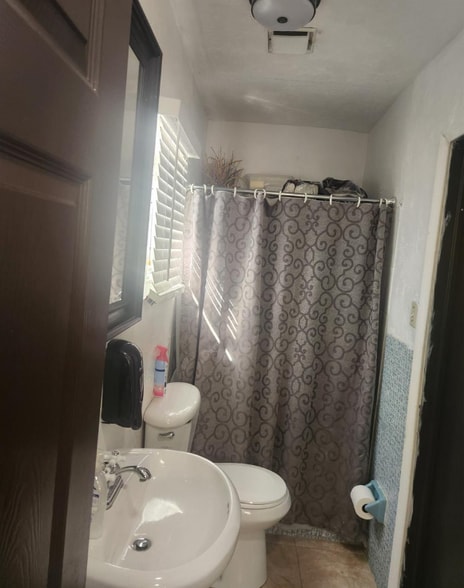 More Photos Of 1000 Foster Rd, Hallandale Beach Religious Facility For Sale