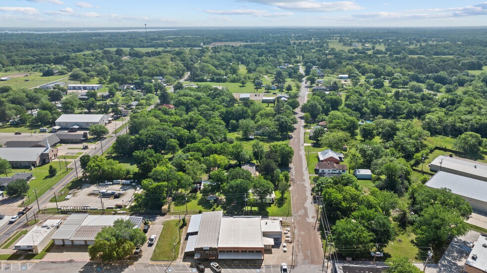 More Photos Of 189 Broadway St, Alba Storefront Retail Office For Sale