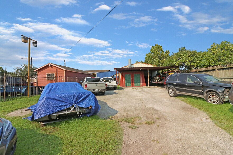 More Photos Of 1106 Wayside Dr, Houston Auto Repair For Sale