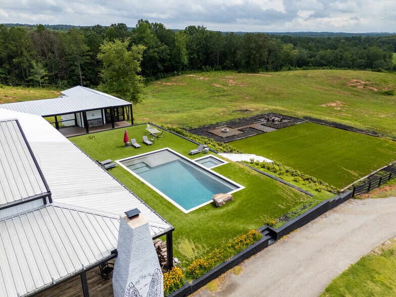 More Photos Of 2199 Roosterville Rd, Roopville Horse Stables For Sale