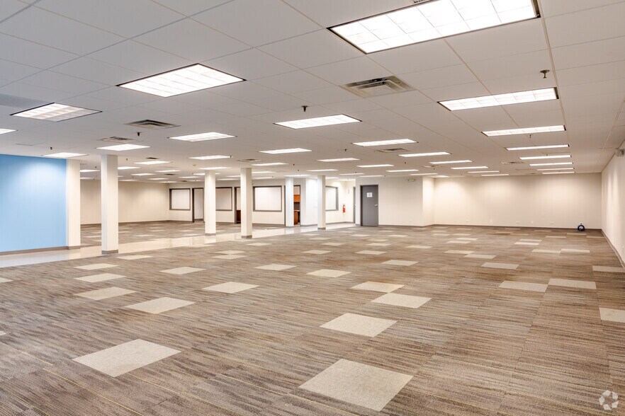More Photos Of 799 Roosevelt Rd, Glen Ellyn Office For Lease
