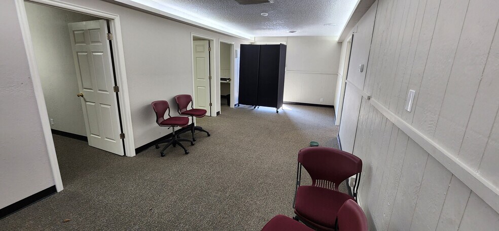 More Photos Of 324 S Meridian Rd, Meridian Storefront Retail Office For Lease