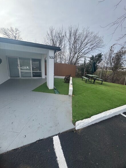 More Photos Of 1414 Forest Ln, Garland Office For Lease