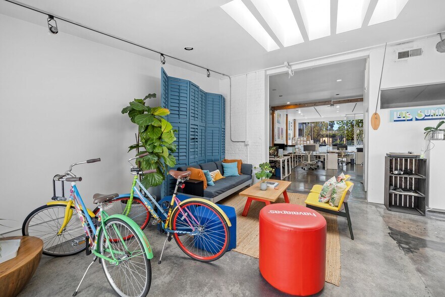 More Photos Of 513 Boccaccio Ave, Venice Office For Lease