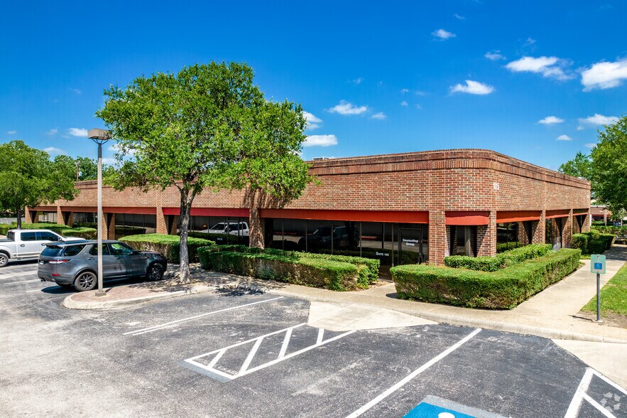 More Photos Of 1015 N Central Pky, San Antonio Office For Lease