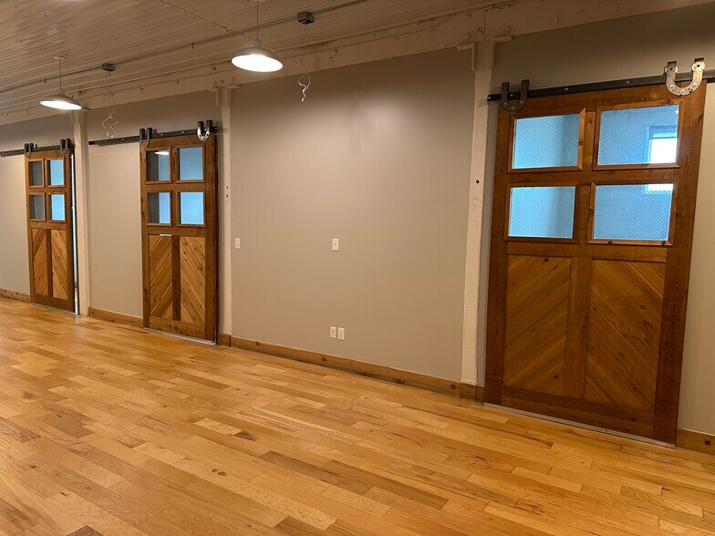 More Photos Of 9130 Otis Ave, Indianapolis Flex For Lease