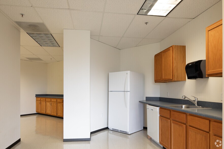 More Photos Of 2170 S Parker Rd, Denver Office For Lease