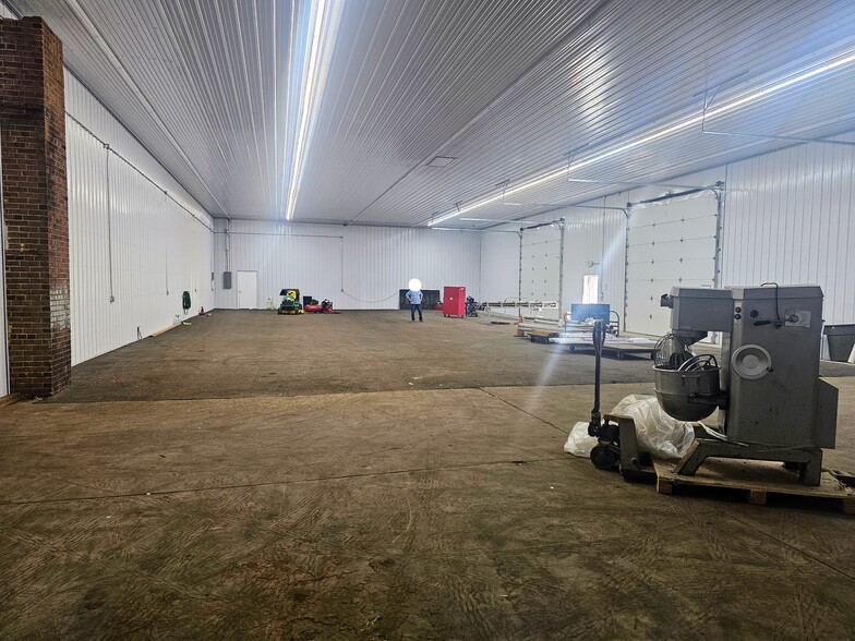 More Photos Of 1420 Crestmont Ave, Camden Manufacturing For Sale