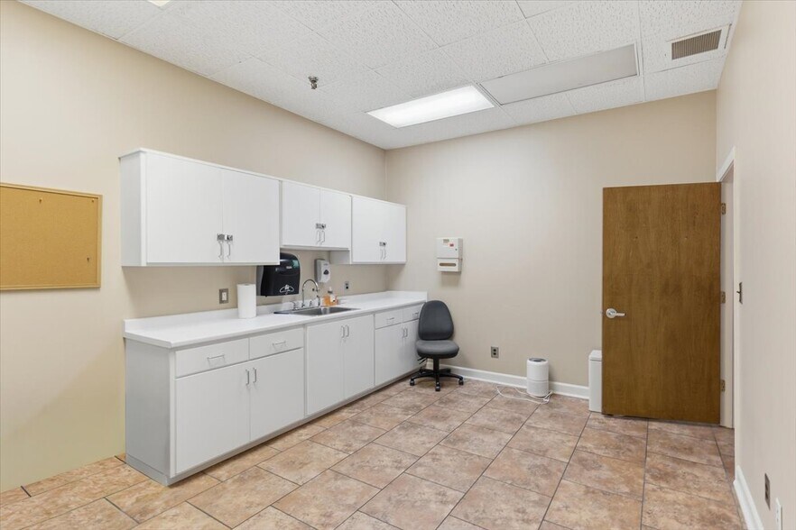 More Photos Of 103 Watson St, Rome Office For Sale