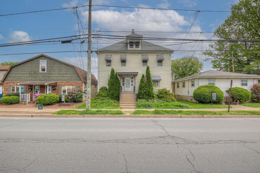 More Photos Of 467 Northampton st, Kingston Multifamily For Sale