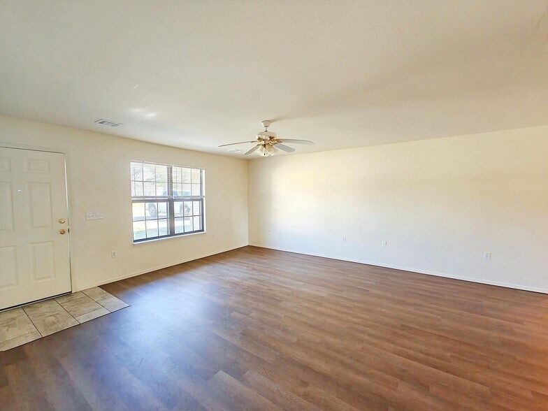 More Photos Of 1133 W 4th St, Tahlequah Apartments For Sale