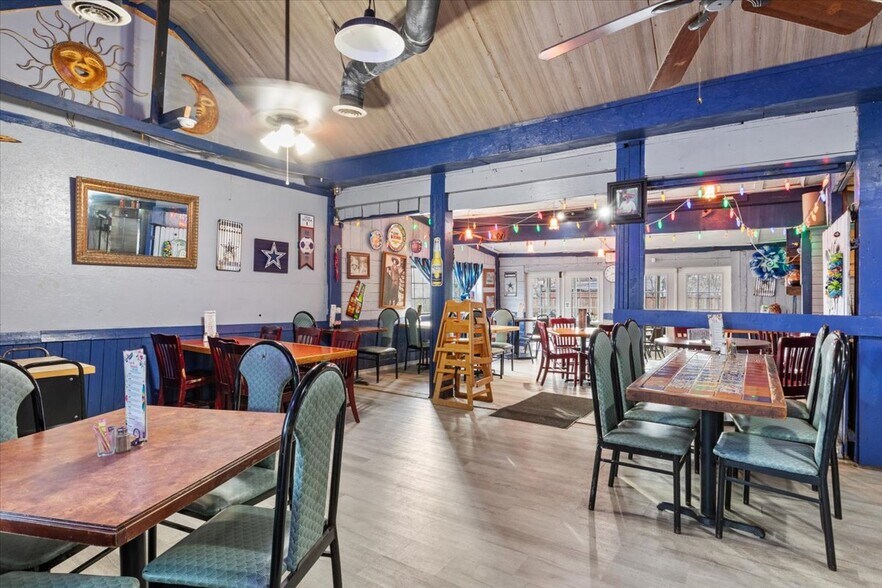 More Photos Of 495 Van Alstyne Pky, Van Alstyne Restaurant For Sale