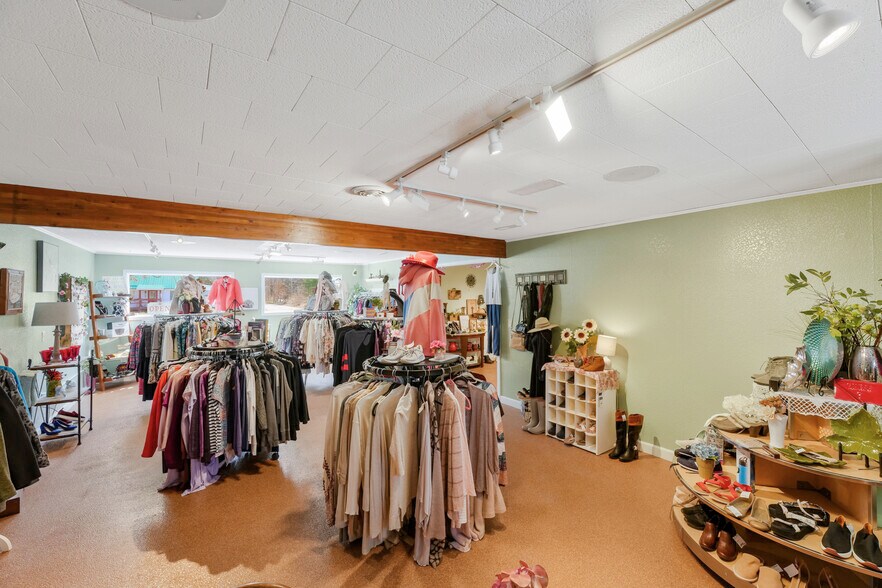 More Photos Of 2665 J Maddy Pky, Interlochen Storefront For Sale