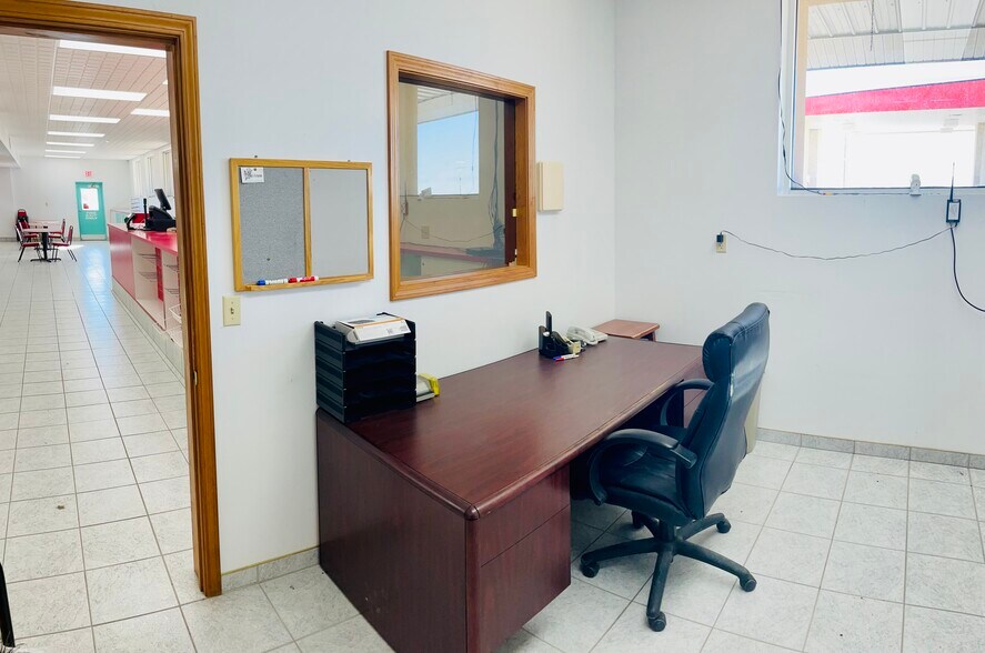 More Photos Of 2390 Highway 93, Hollister Service Station For Lease