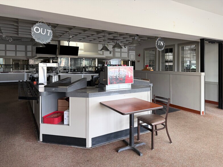 More Photos Of 1591 S Randall Rd, Algonquin Restaurant For Sale