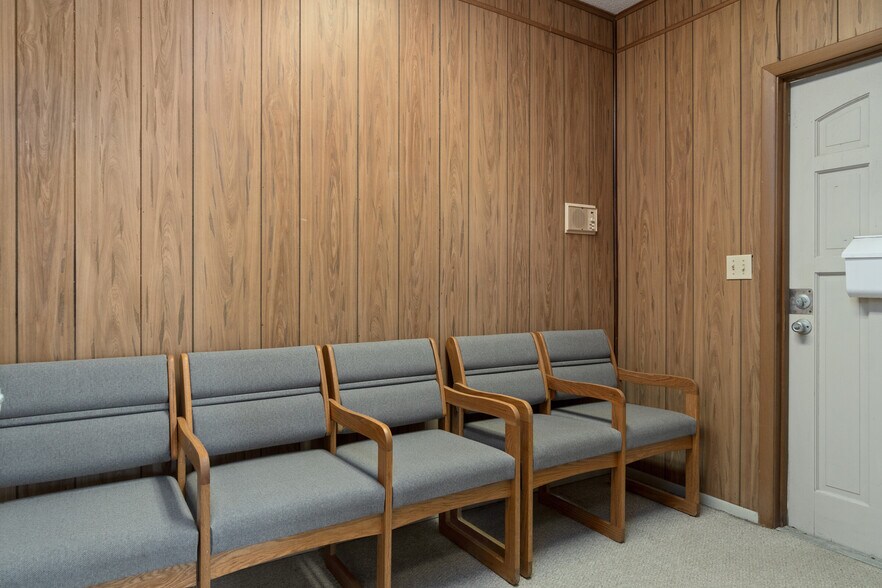More Photos Of 300 S Line Ave, Inverness Medical For Sale