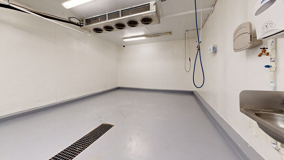 More Photos Of 174 NW 9th ave, Mulberry Distribution For Lease