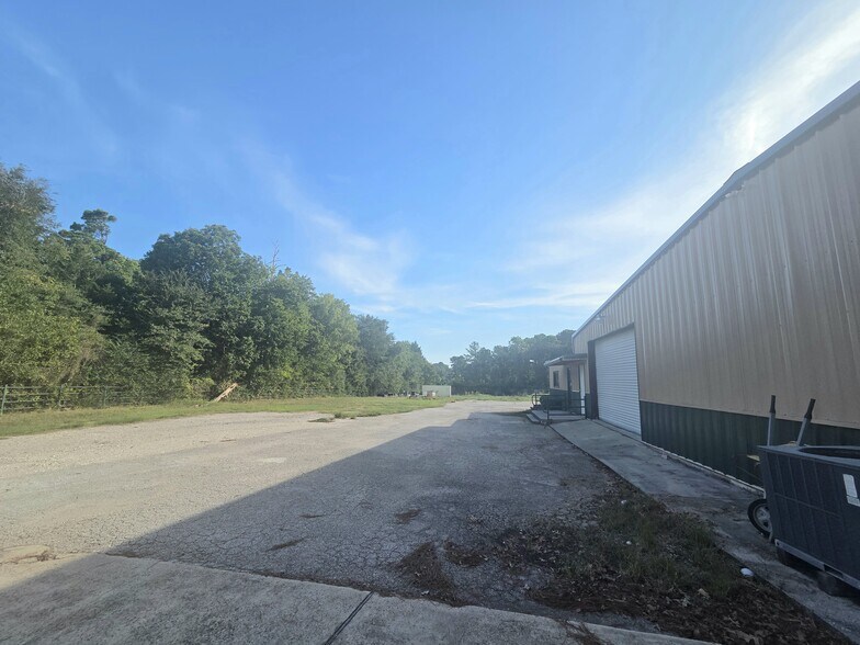 More Photos Of 2745 Interstate 45 S, New Waverly Manufacturing For Sale