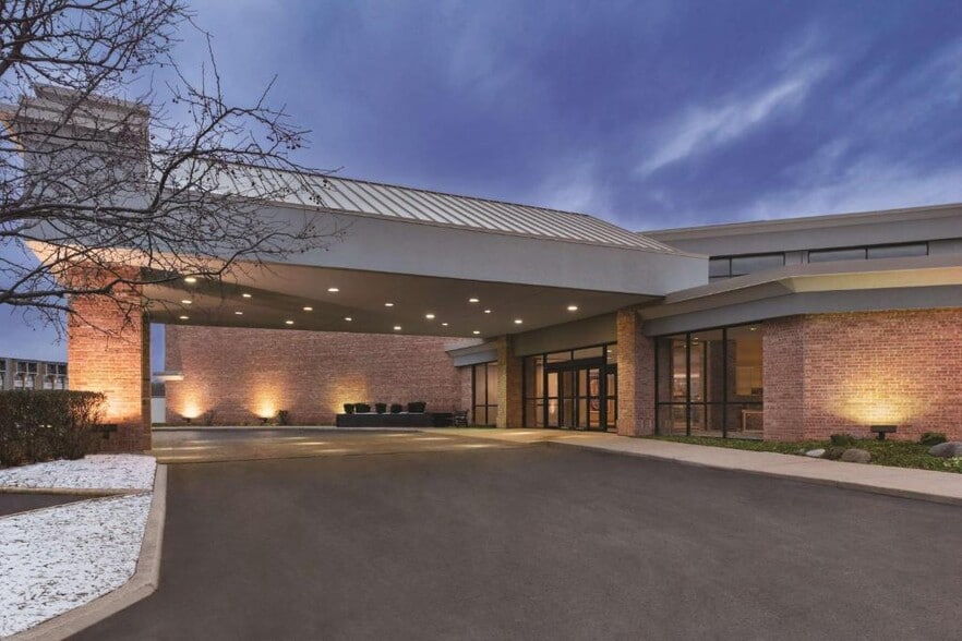 Primary Photo Of 6331 S 13th St, Milwaukee Hotel For Sale