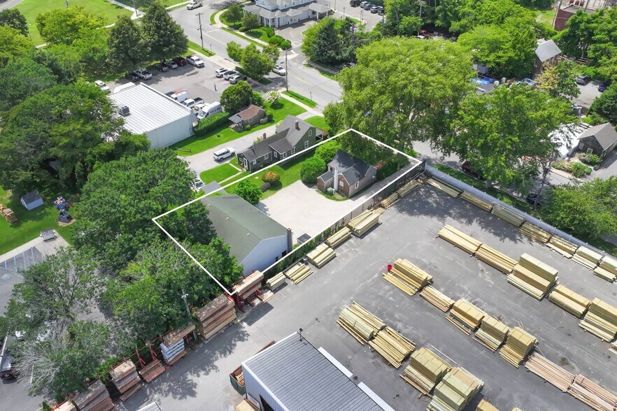More Photos Of 30 Race Ln, East Hampton Office For Sale