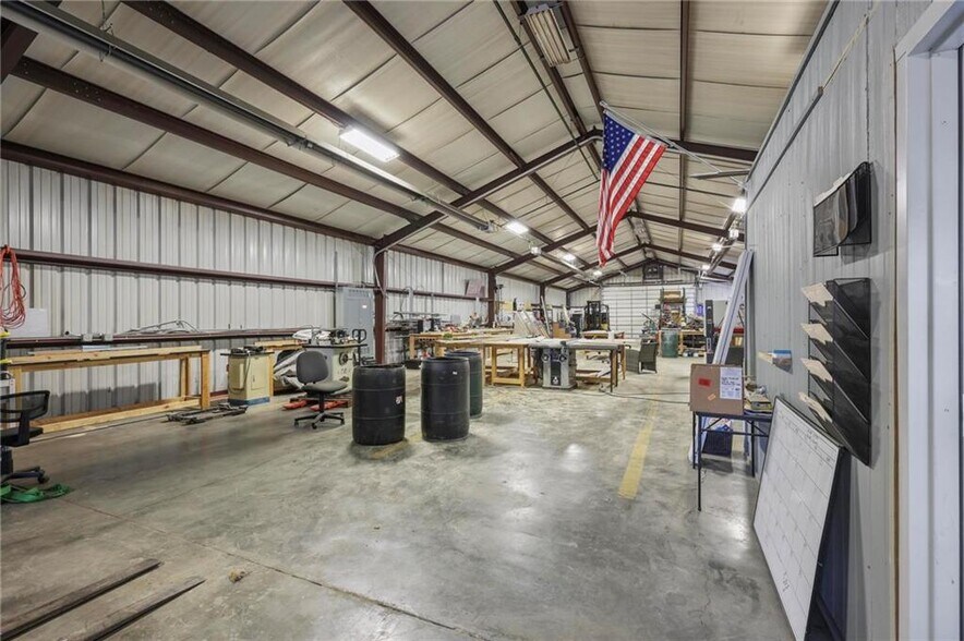 More Photos Of 305 S Joplin St, Pittsburg Warehouse For Sale
