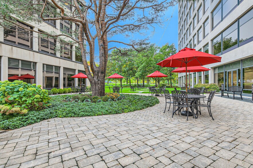 More Photos Of 8745 W Higgins Rd, Chicago Office For Sale