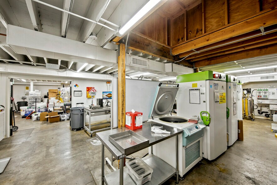 More Photos Of 7542 Trade St, San Diego Manufacturing For Lease