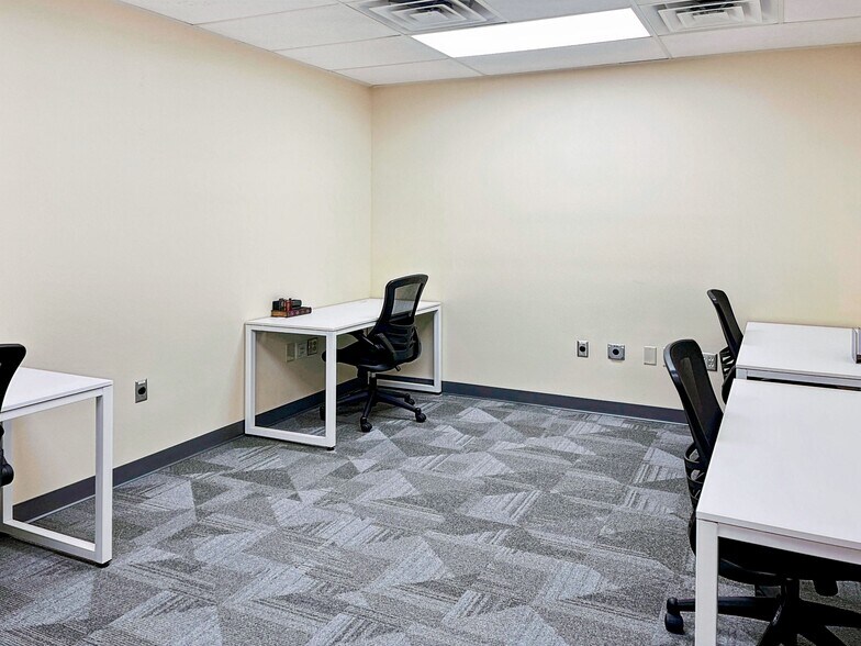 More Photos Of 4220 S Maryland Pky, Las Vegas Coworking Space