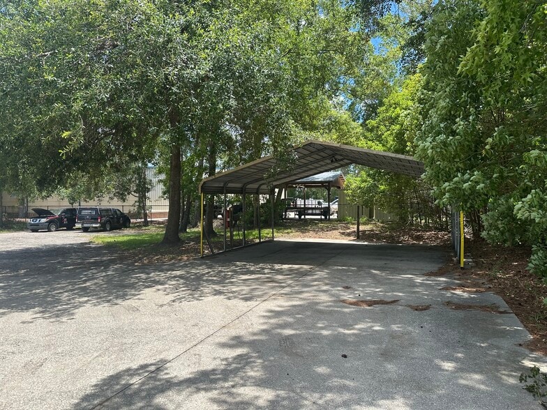 More Photos Of 9624 Sunbeam Center Dr, Jacksonville Warehouse For Sale