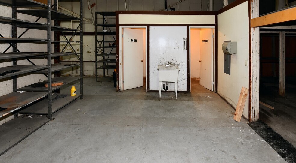 More Photos Of 35633 Highway 66, Daggett Warehouse For Sale