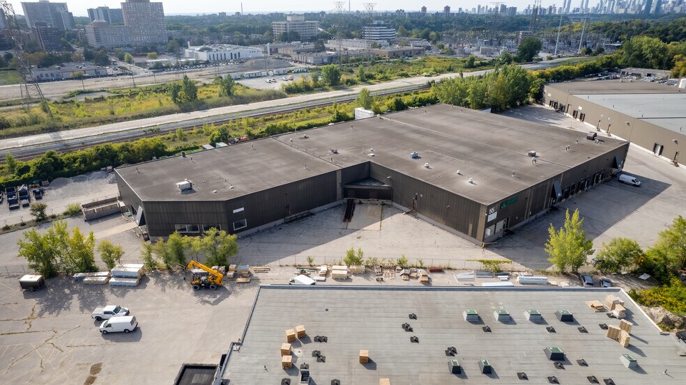 More Photos Of 55 Esandar Dr, Toronto Warehouse For Lease