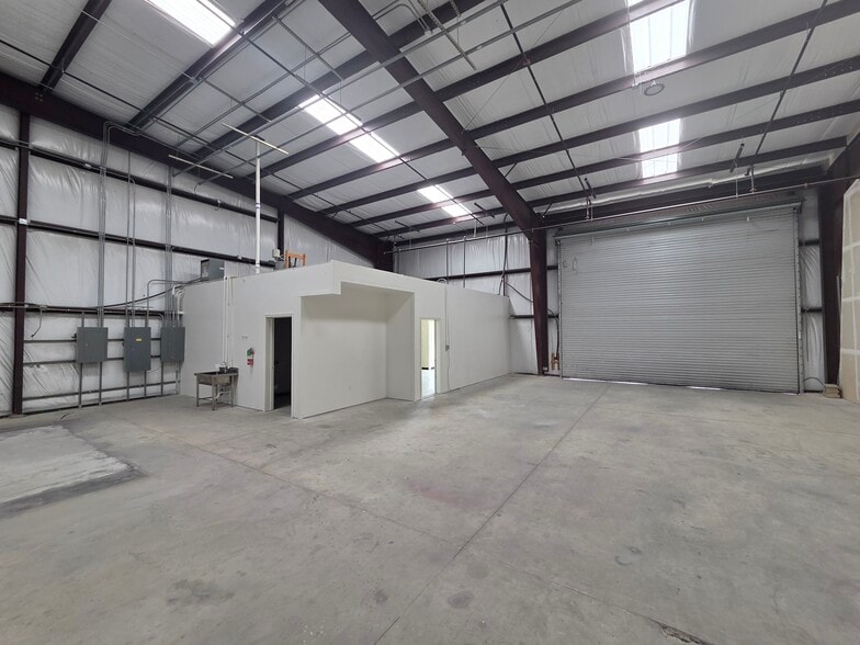 More Photos Of 11100 Osgood Dr, San Antonio Industrial For Lease