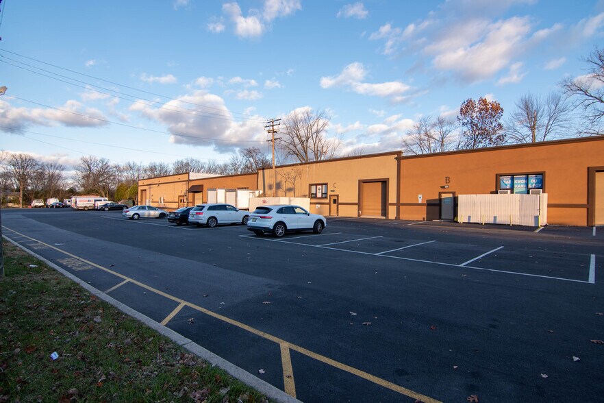 More Photos Of 159 Paris Ave, Northvale Warehouse For Lease
