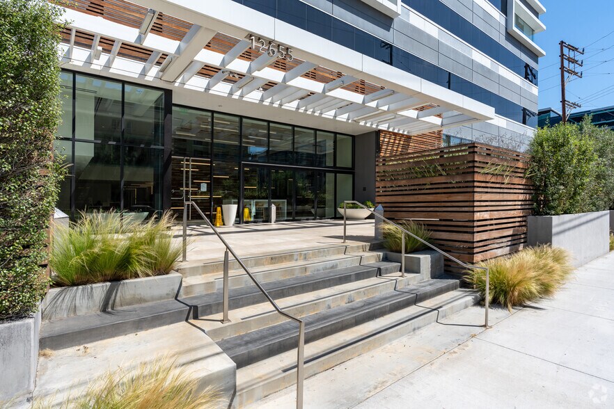 More Photos Of 12655 W Jefferson Blvd, Los Angeles Office For Lease