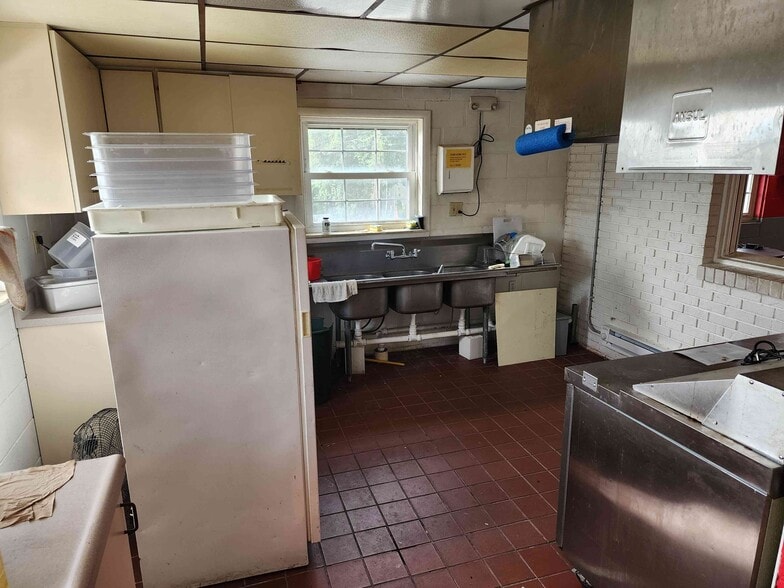 More Photos Of 114 E Main St, Saint Clairsville Restaurant For Lease