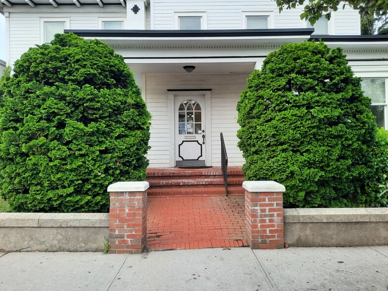 More Photos Of 206 Roanoke Ave, Riverhead Office For Lease