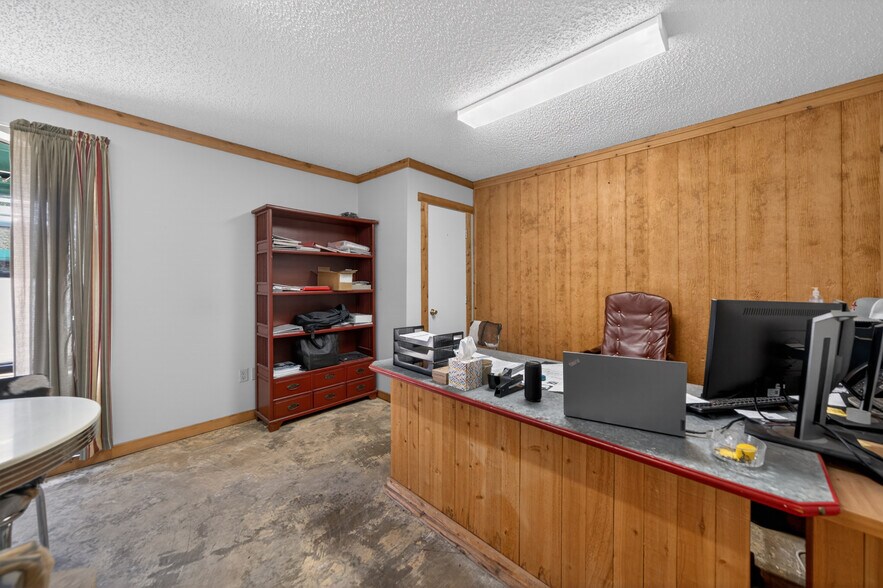 More Photos Of 3484 FM 2813, Flint Warehouse For Sale