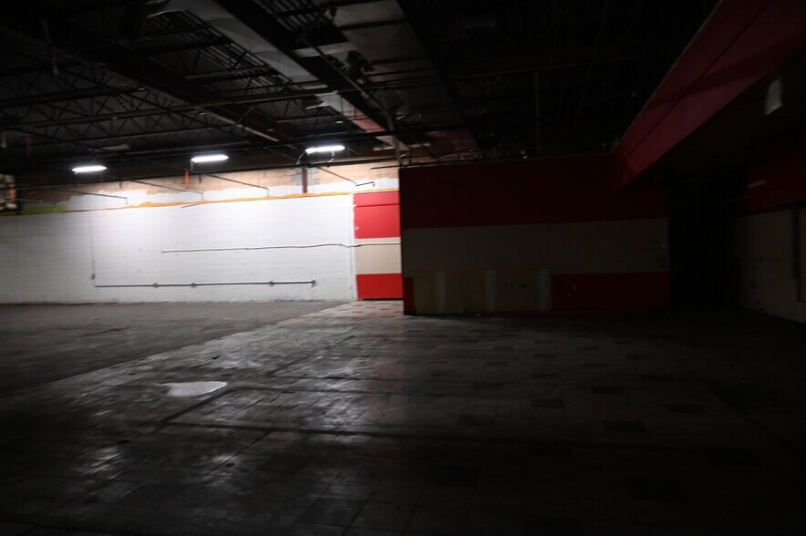 More Photos Of 2300 Claremont Ave, Ashland Freestanding For Lease