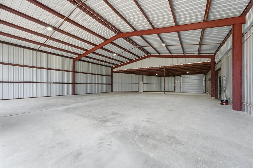 More Photos Of 8438 Windfern Rd, Houston Light Manufacturing For Lease