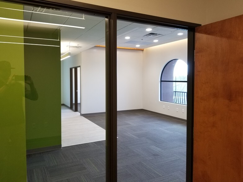 More Photos Of 1176 E Warner Rd, Gilbert Office For Lease