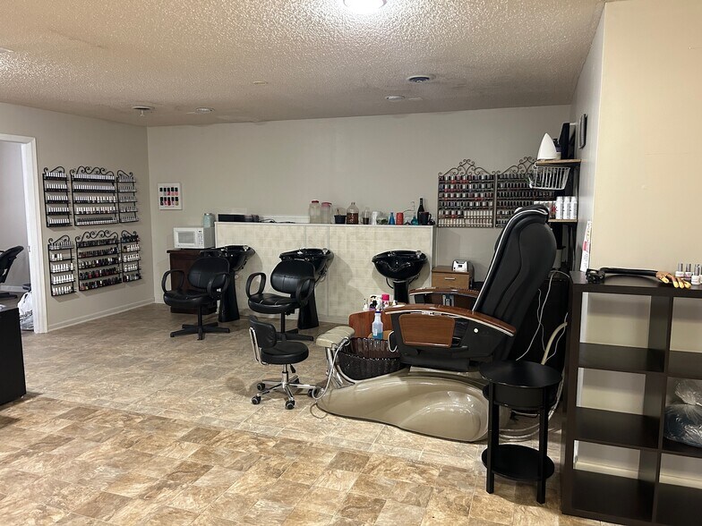 More Photos Of 1201 W College St, Liberty Office For Lease