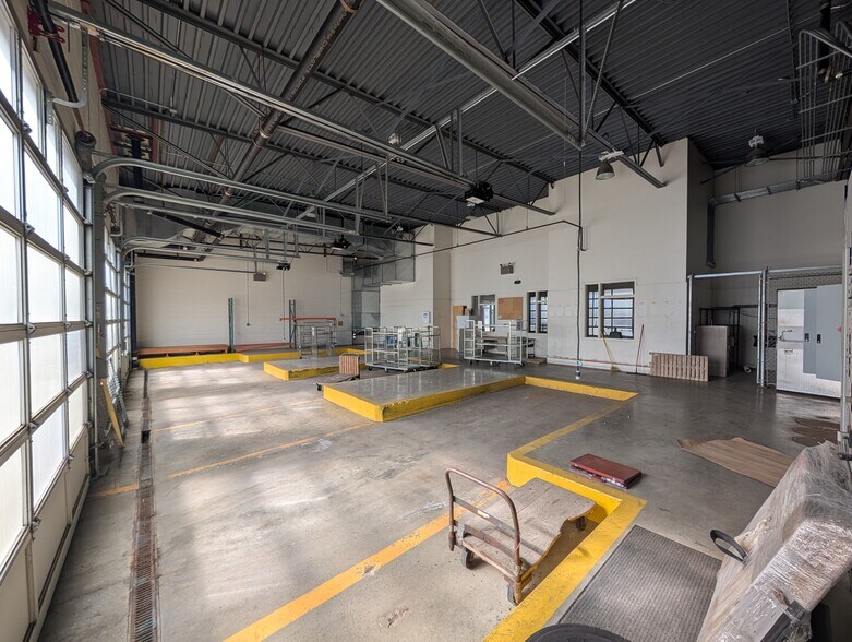 More Photos Of 1650 Afton Rd, Sycamore Distribution For Sale