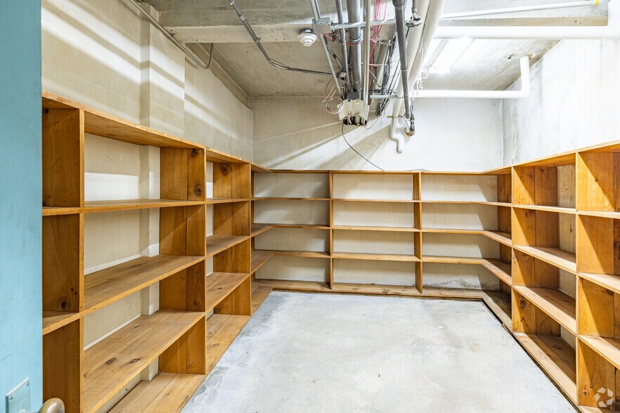 More Photos Of 201 N Wood Ave, Linden Bank For Lease