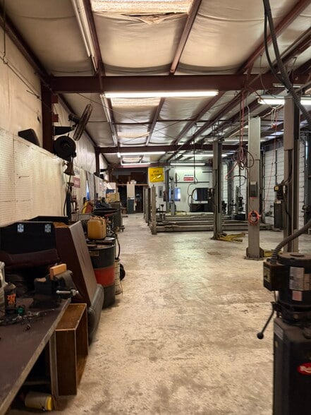 More Photos Of 4005 N Navarro St, Victoria Warehouse For Lease