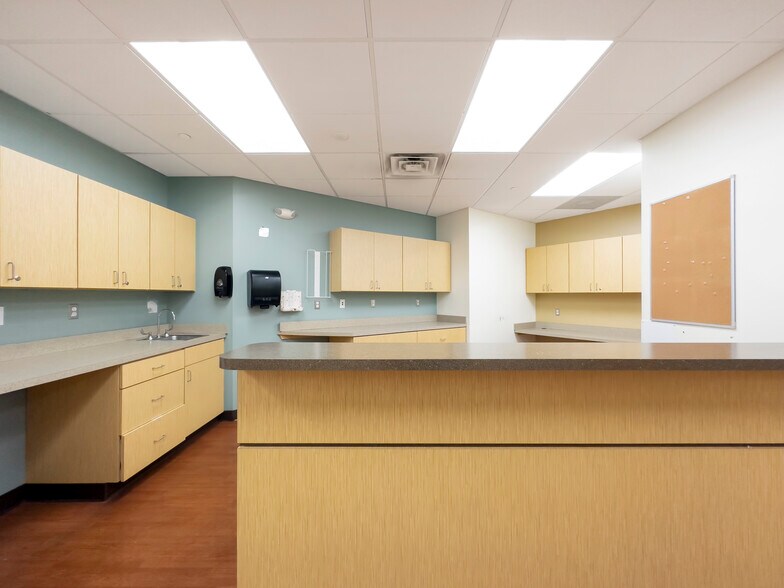 More Photos Of 261 Old York Rd, Jenkintown Medical For Lease